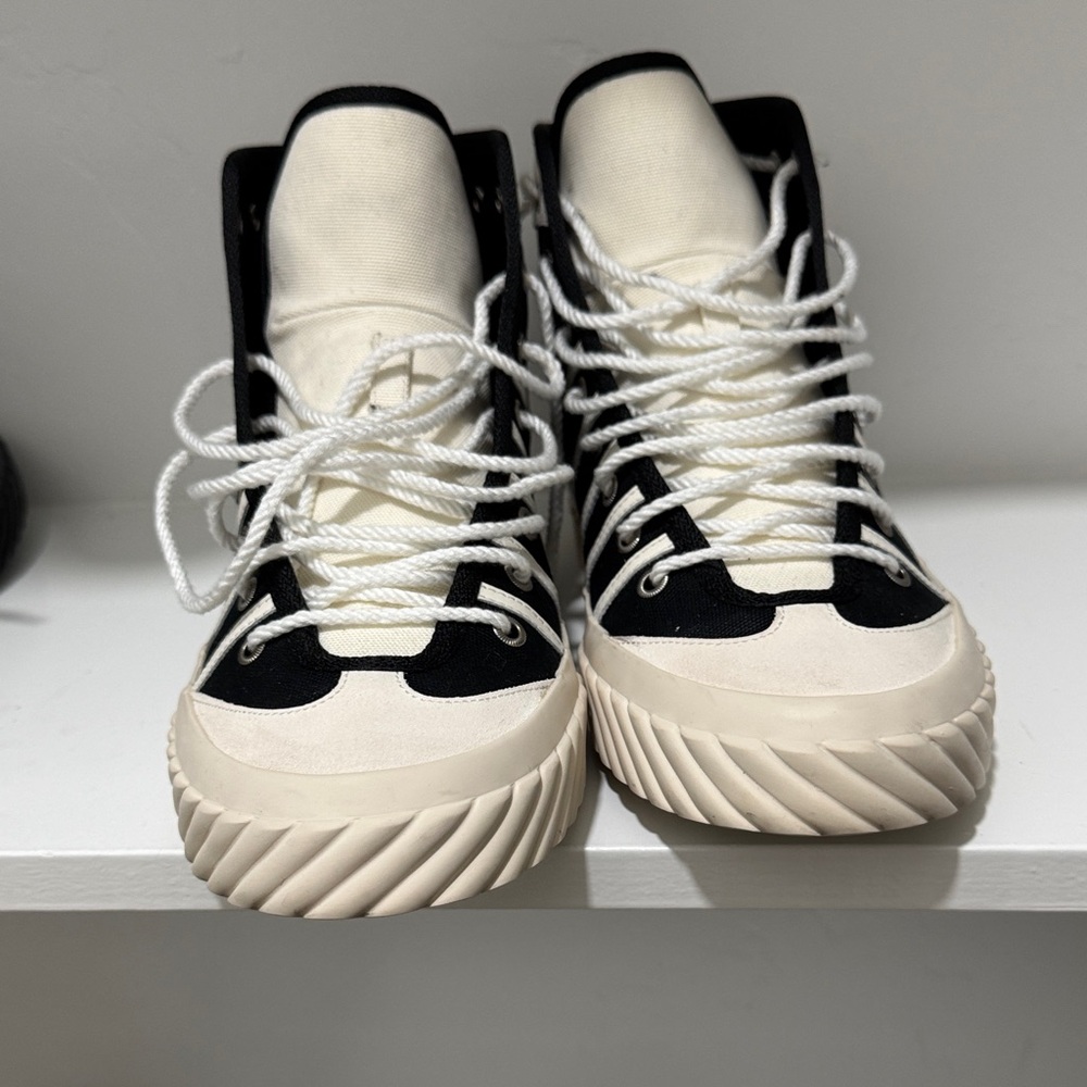 Gucci Black and White High-Top Sneakers - Picture 3 of 10